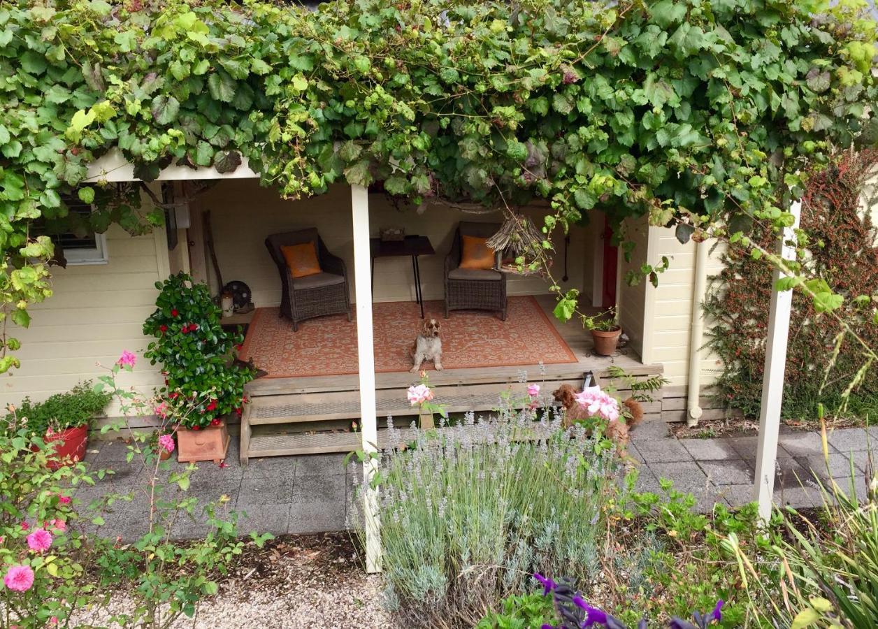 Llarrinda Bed & Breakfast Foster Zewnętrze zdjęcie